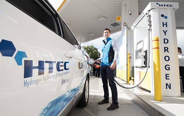 Man refuelling car at a Shell hydrogen refuelling station.
